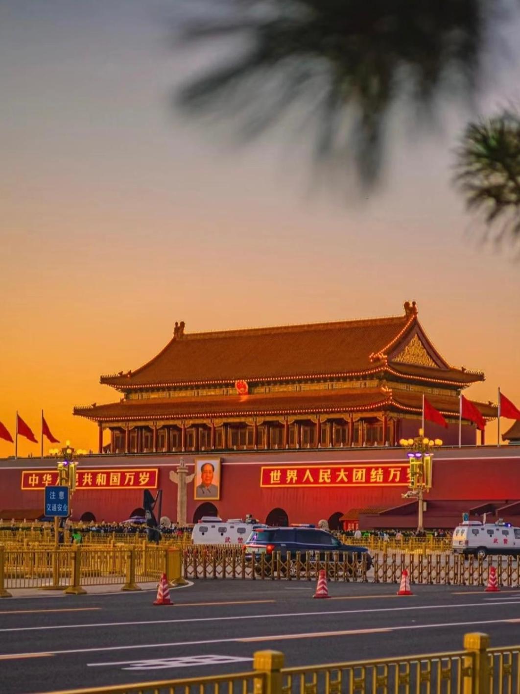 Happy Dragon Courtyard- Newly Renovated With French Windows, Near Tian'Anmen Forbidden City,Lama Temple And Heaven Temple, 3Minutes Walk From Subway,Fluent English Speaking With Tourist Sights Tickets Service ,Free Coffee &Laundry Service Beijing Exterior photo