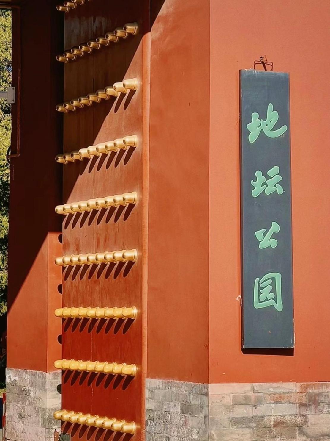 Happy Dragon Courtyard- Newly Renovated With French Windows, Near Tian'Anmen Forbidden City,Lama Temple And Heaven Temple, 3Minutes Walk From Subway,Fluent English Speaking With Tourist Sights Tickets Service ,Free Coffee &Laundry Service Beijing Exterior photo