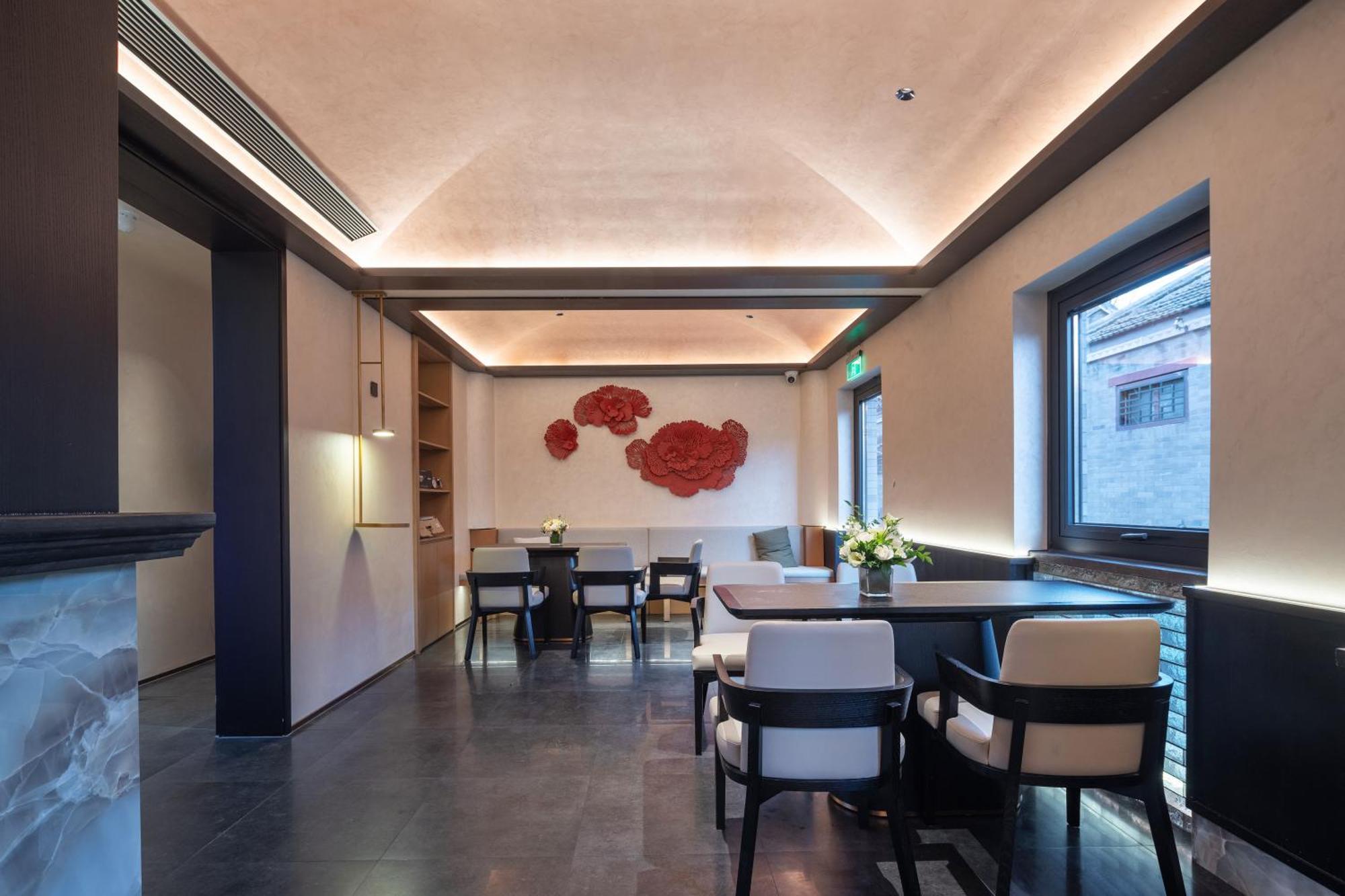Happy Dragon Courtyard- Newly Renovated With French Windows, Near Tian'Anmen Forbidden City,Lama Temple And Heaven Temple, 3Minutes Walk From Subway,Fluent English Speaking With Tourist Sights Tickets Service ,Free Coffee &Laundry Service Beijing Exterior photo
