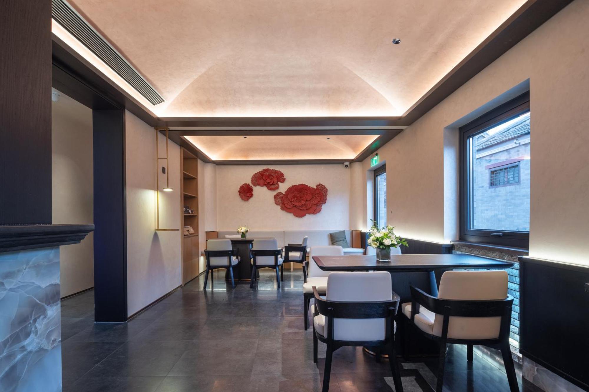 Happy Dragon Courtyard- Newly Renovated With French Windows, Near Tian'Anmen Forbidden City,Lama Temple And Heaven Temple, 3Minutes Walk From Subway,Fluent English Speaking With Tourist Sights Tickets Service ,Free Coffee &Laundry Service Hotel Beijing Exterior photo