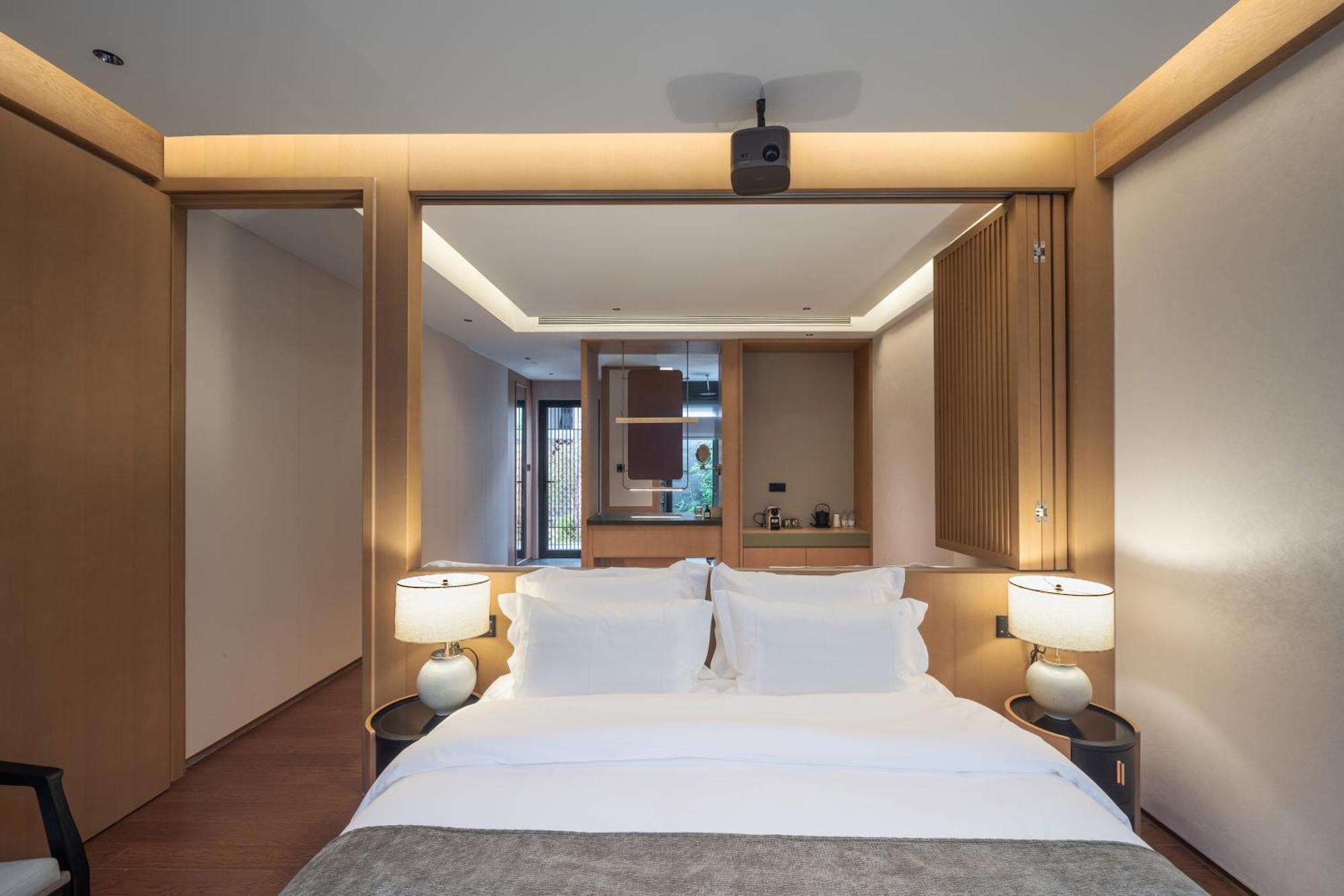 Happy Dragon Courtyard- Newly Renovated With French Windows, Near Tian'Anmen Forbidden City,Lama Temple And Heaven Temple, 3Minutes Walk From Subway,Fluent English Speaking With Tourist Sights Tickets Service ,Free Coffee &Laundry Service Hotel Beijing Exterior photo