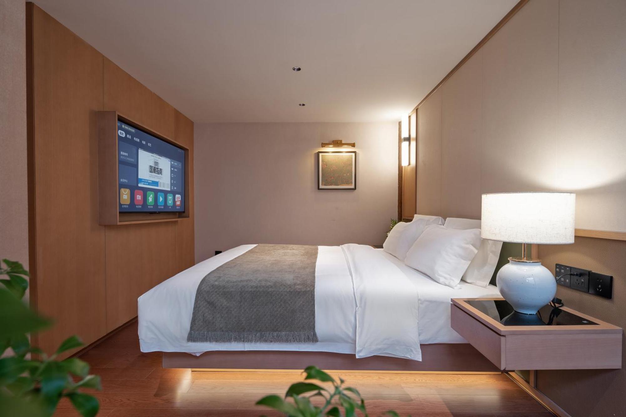 Happy Dragon Courtyard- Newly Renovated With French Windows, Near Tian'Anmen Forbidden City,Lama Temple And Heaven Temple, 3Minutes Walk From Subway,Fluent English Speaking With Tourist Sights Tickets Service ,Free Coffee &Laundry Service Beijing Exterior photo