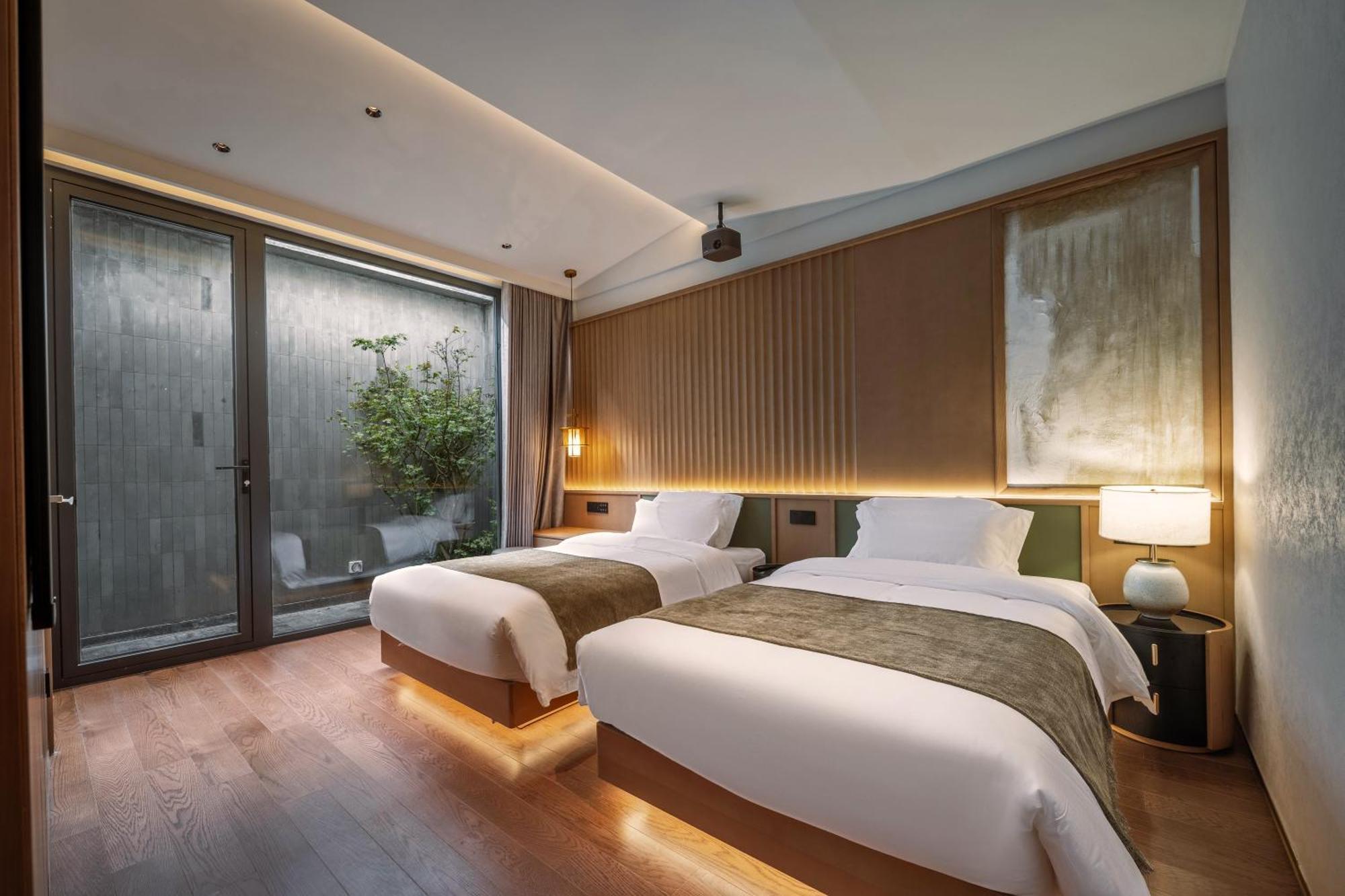 Happy Dragon Courtyard- Newly Renovated With French Windows, Near Tian'Anmen Forbidden City,Lama Temple And Heaven Temple, 3Minutes Walk From Subway,Fluent English Speaking With Tourist Sights Tickets Service ,Free Coffee &Laundry Service Hotel Beijing Exterior photo