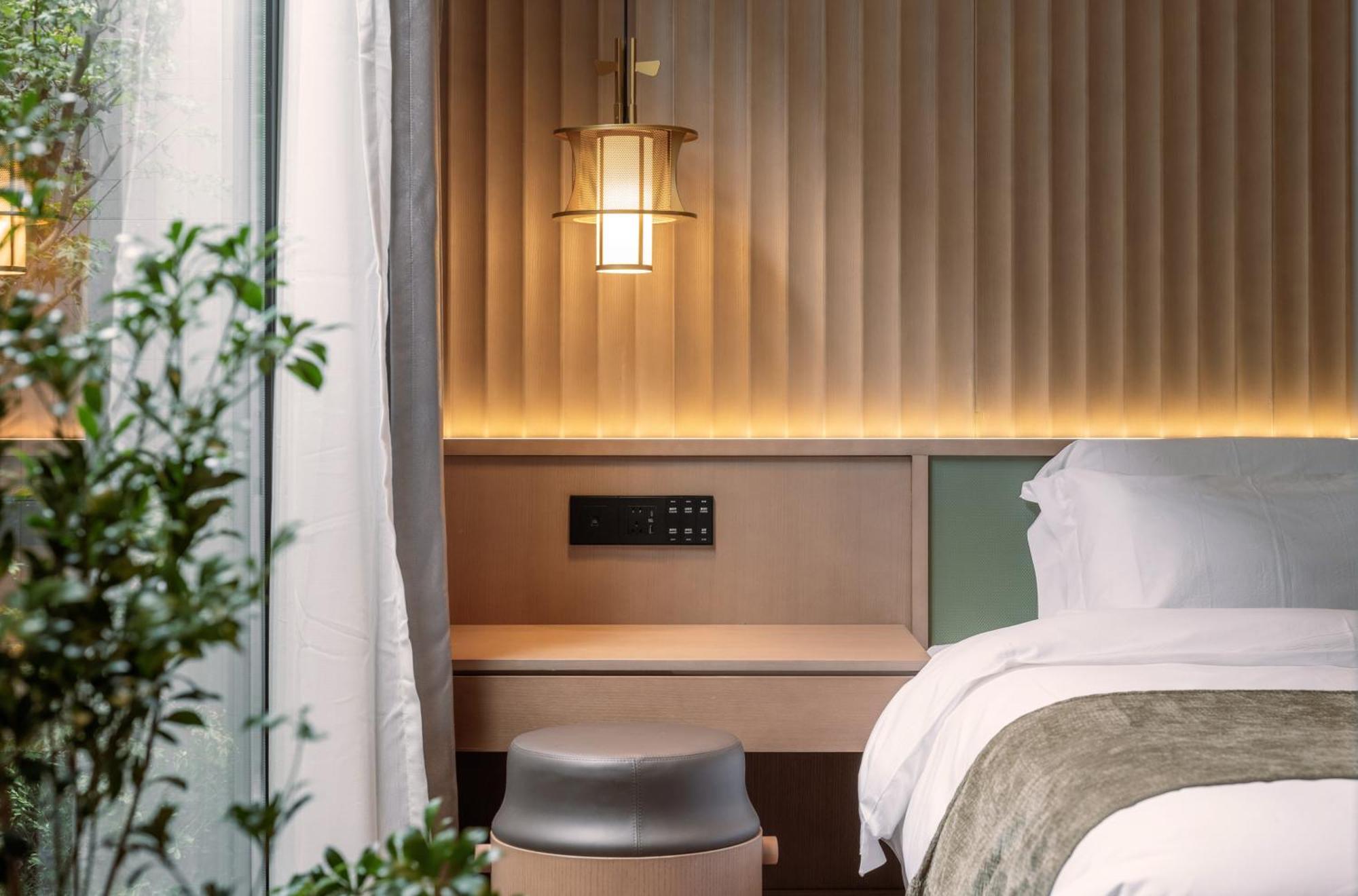 Happy Dragon Courtyard- Newly Renovated With French Windows, Near Tian'Anmen Forbidden City,Lama Temple And Heaven Temple, 3Minutes Walk From Subway,Fluent English Speaking With Tourist Sights Tickets Service ,Free Coffee &Laundry Service Beijing Exterior photo