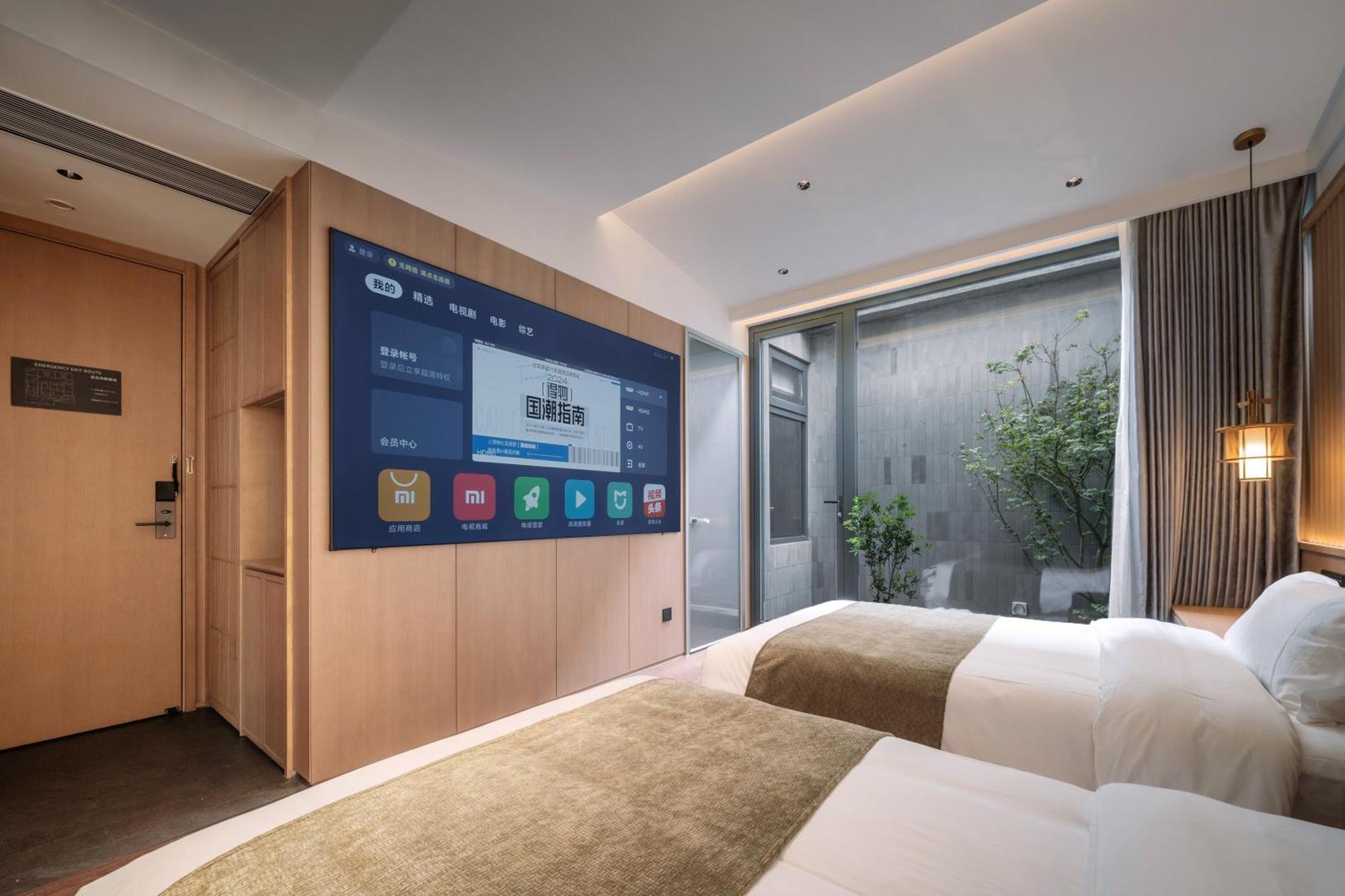 Happy Dragon Courtyard- Newly Renovated With French Windows, Near Tian'Anmen Forbidden City,Lama Temple And Heaven Temple, 3Minutes Walk From Subway,Fluent English Speaking With Tourist Sights Tickets Service ,Free Coffee &Laundry Service Beijing Exterior photo