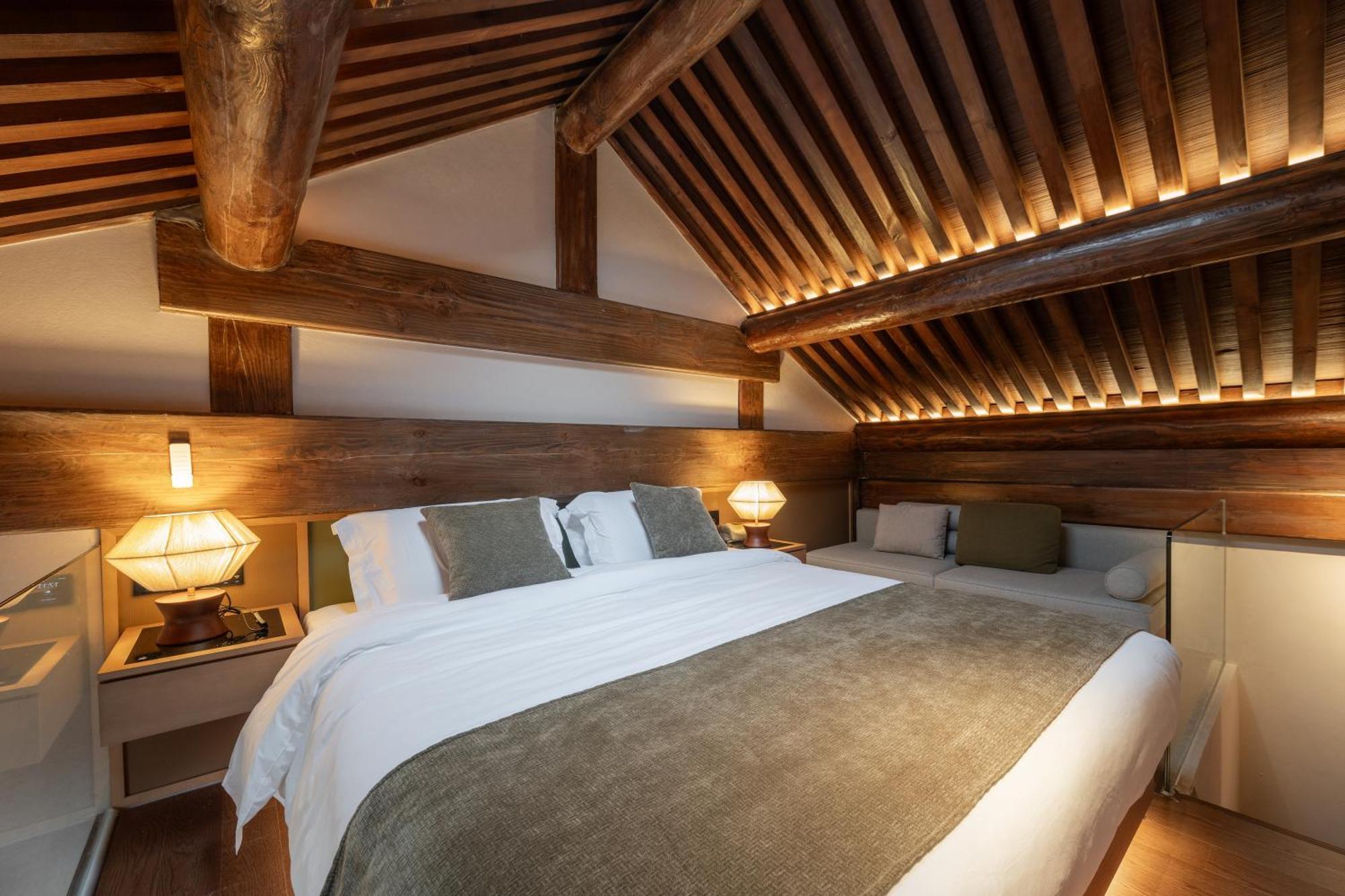 Happy Dragon Courtyard- Newly Renovated With French Windows, Near Tian'Anmen Forbidden City,Lama Temple And Heaven Temple, 3Minutes Walk From Subway,Fluent English Speaking With Tourist Sights Tickets Service ,Free Coffee &Laundry Service Beijing Exterior photo