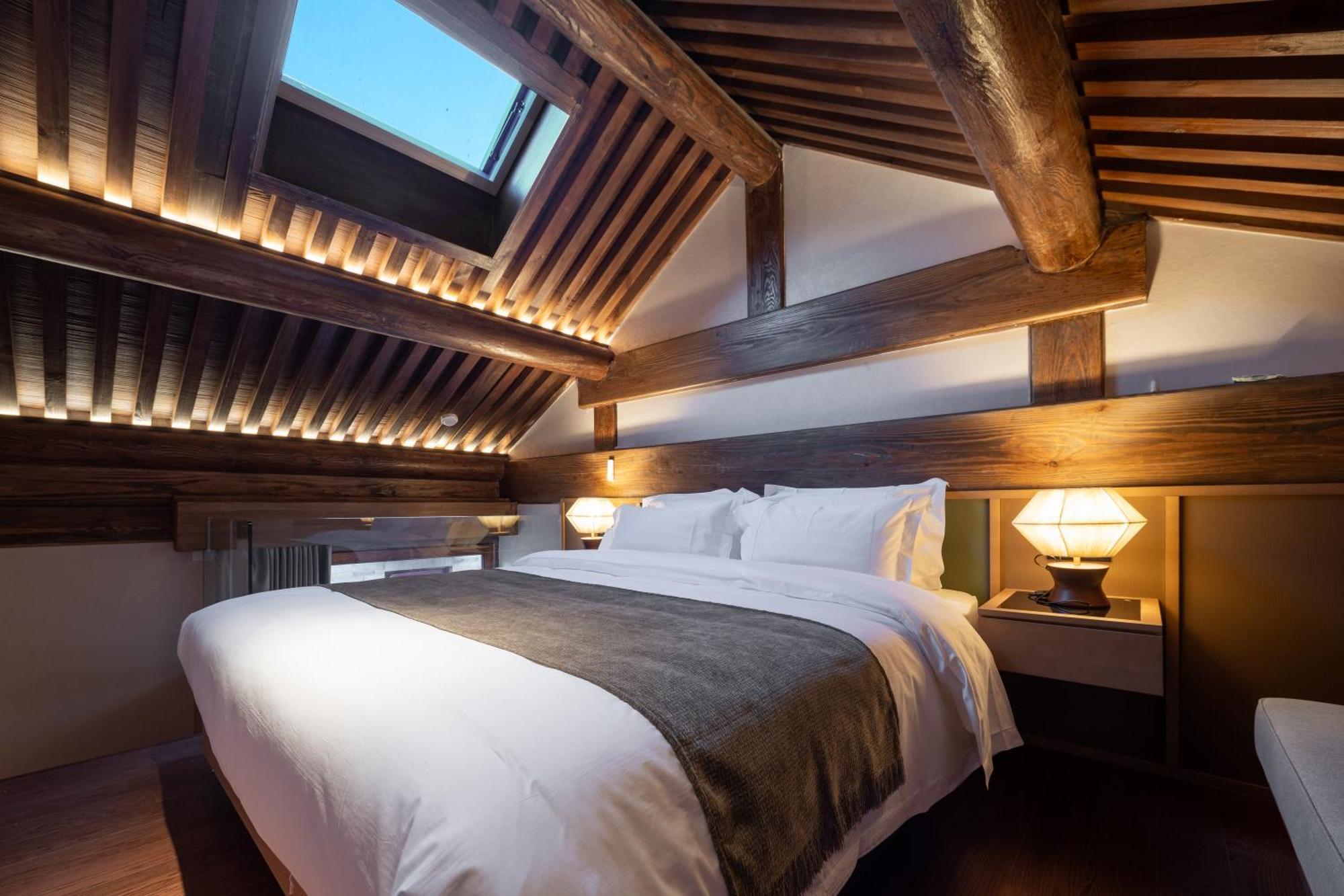 Happy Dragon Courtyard- Newly Renovated With French Windows, Near Tian'Anmen Forbidden City,Lama Temple And Heaven Temple, 3Minutes Walk From Subway,Fluent English Speaking With Tourist Sights Tickets Service ,Free Coffee &Laundry Service Beijing Exterior photo