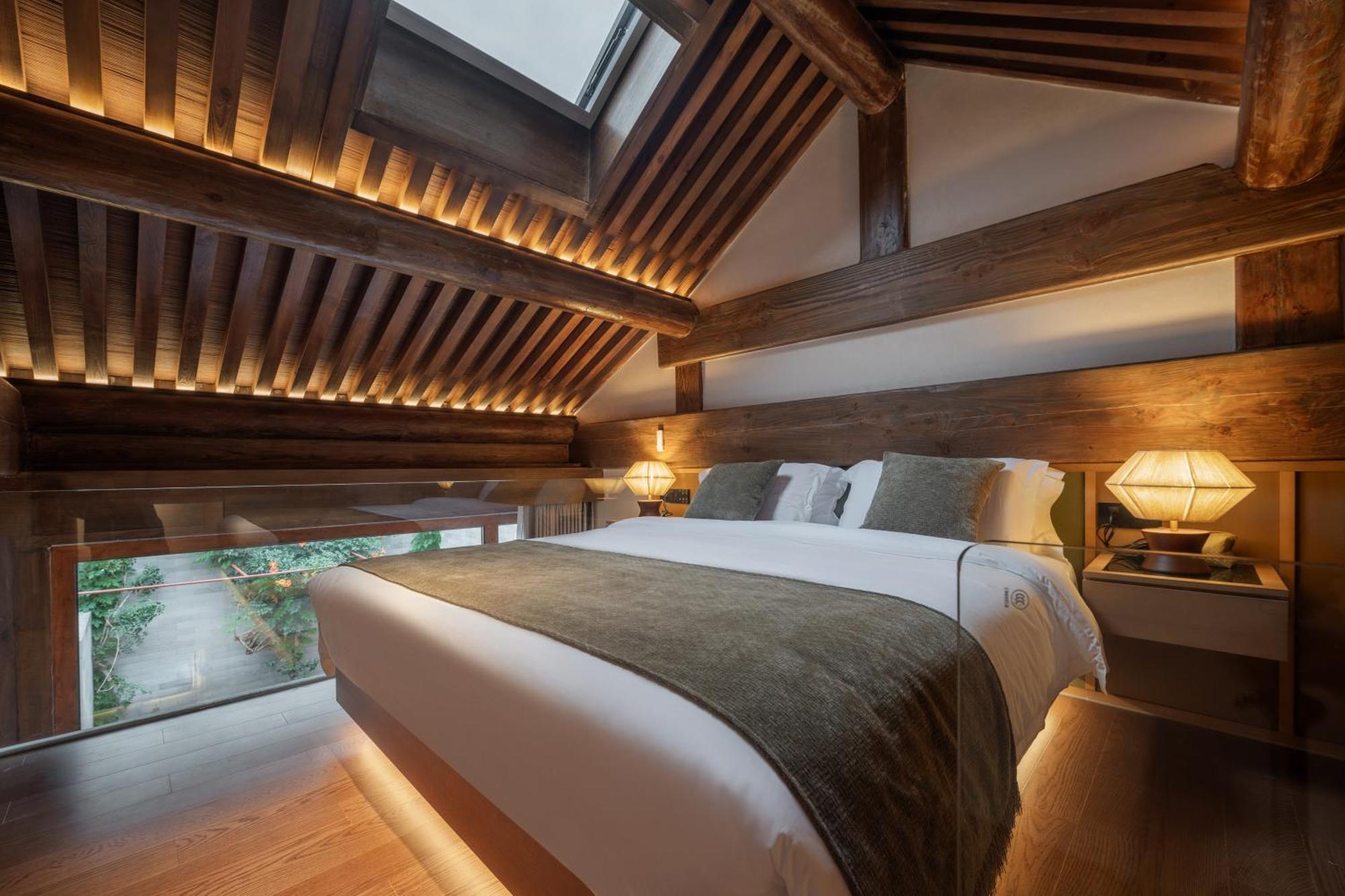 Happy Dragon Courtyard- Newly Renovated With French Windows, Near Tian'Anmen Forbidden City,Lama Temple And Heaven Temple, 3Minutes Walk From Subway,Fluent English Speaking With Tourist Sights Tickets Service ,Free Coffee &Laundry Service Beijing Exterior photo