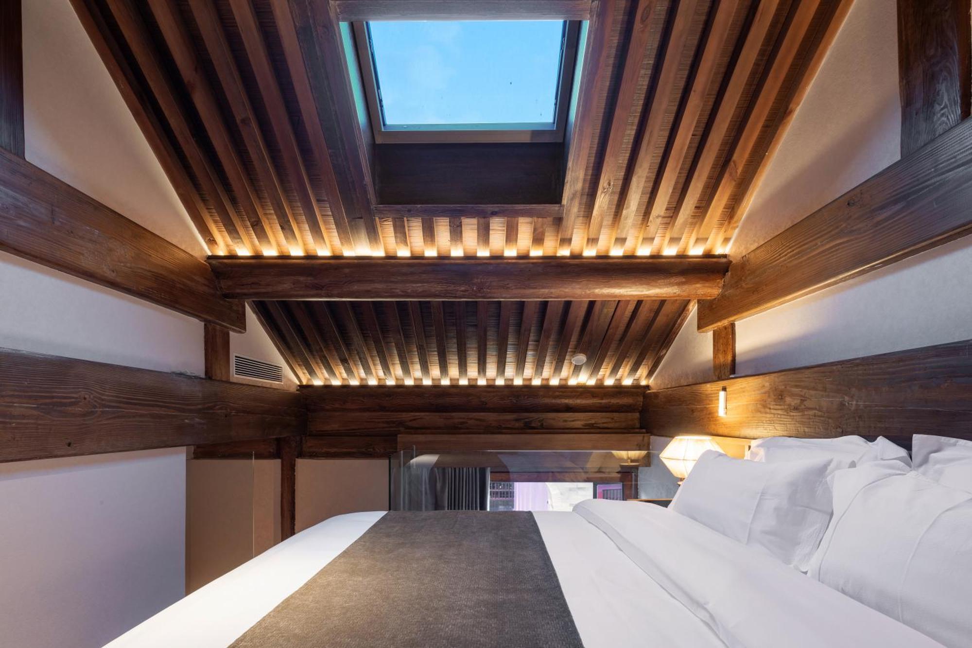 Happy Dragon Courtyard- Newly Renovated With French Windows, Near Tian'Anmen Forbidden City,Lama Temple And Heaven Temple, 3Minutes Walk From Subway,Fluent English Speaking With Tourist Sights Tickets Service ,Free Coffee &Laundry Service Beijing Exterior photo