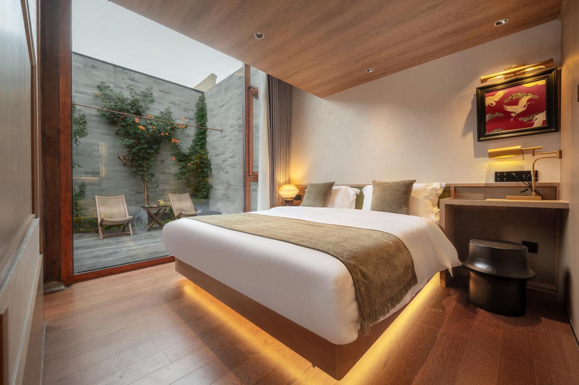 Happy Dragon Courtyard- Newly Renovated With French Windows, Near Tian'Anmen Forbidden City,Lama Temple And Heaven Temple, 3Minutes Walk From Subway,Fluent English Speaking With Tourist Sights Tickets Service ,Free Coffee &Laundry Service Beijing Exterior photo