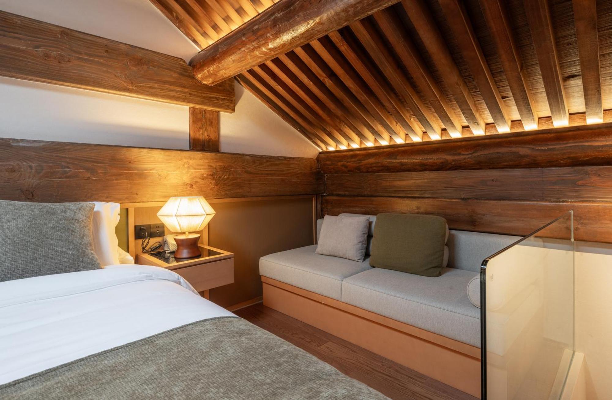 Happy Dragon Courtyard- Newly Renovated With French Windows, Near Tian'Anmen Forbidden City,Lama Temple And Heaven Temple, 3Minutes Walk From Subway,Fluent English Speaking With Tourist Sights Tickets Service ,Free Coffee &Laundry Service Beijing Exterior photo