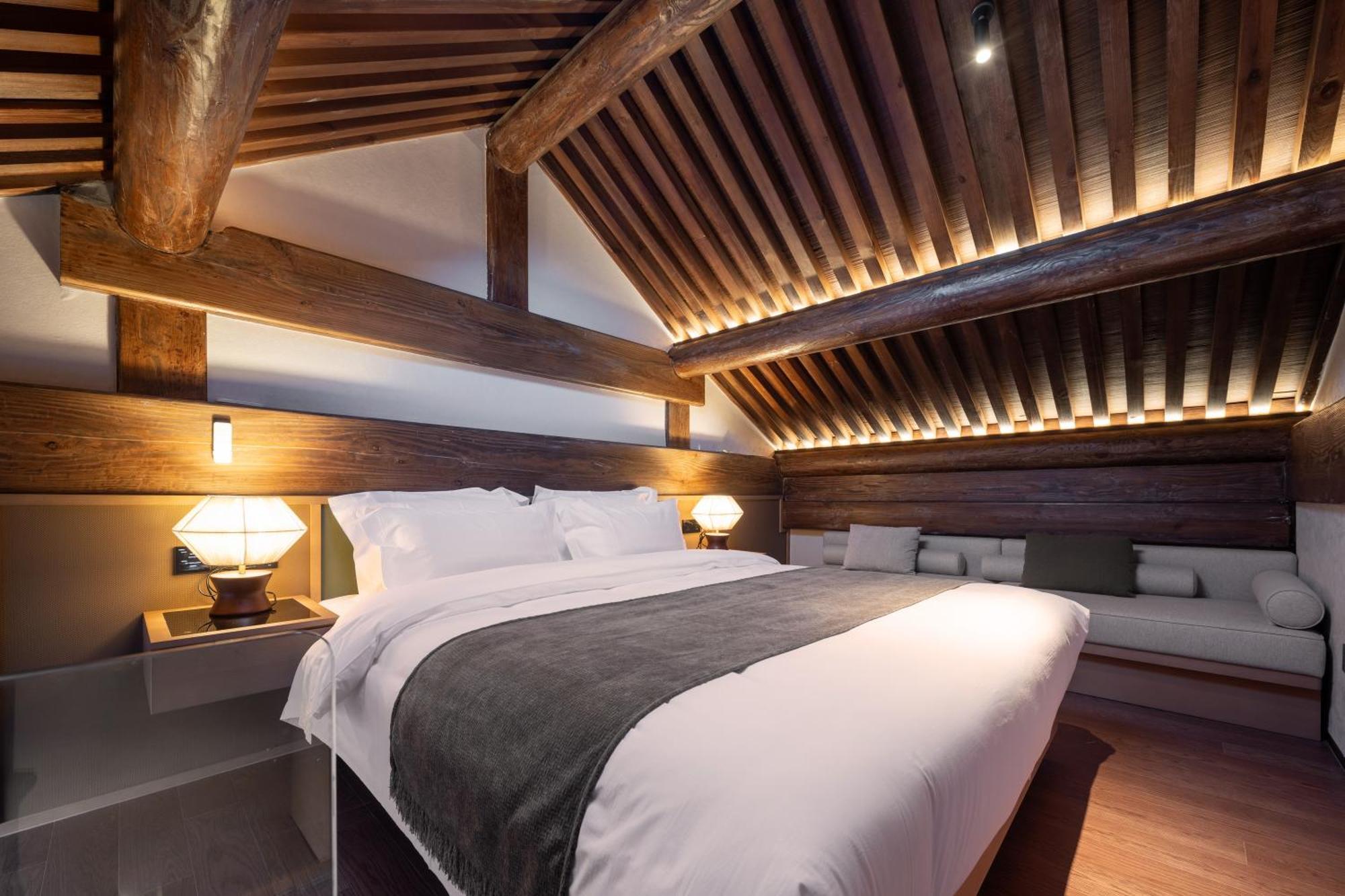 Happy Dragon Courtyard- Newly Renovated With French Windows, Near Tian'Anmen Forbidden City,Lama Temple And Heaven Temple, 3Minutes Walk From Subway,Fluent English Speaking With Tourist Sights Tickets Service ,Free Coffee &Laundry Service Beijing Exterior photo