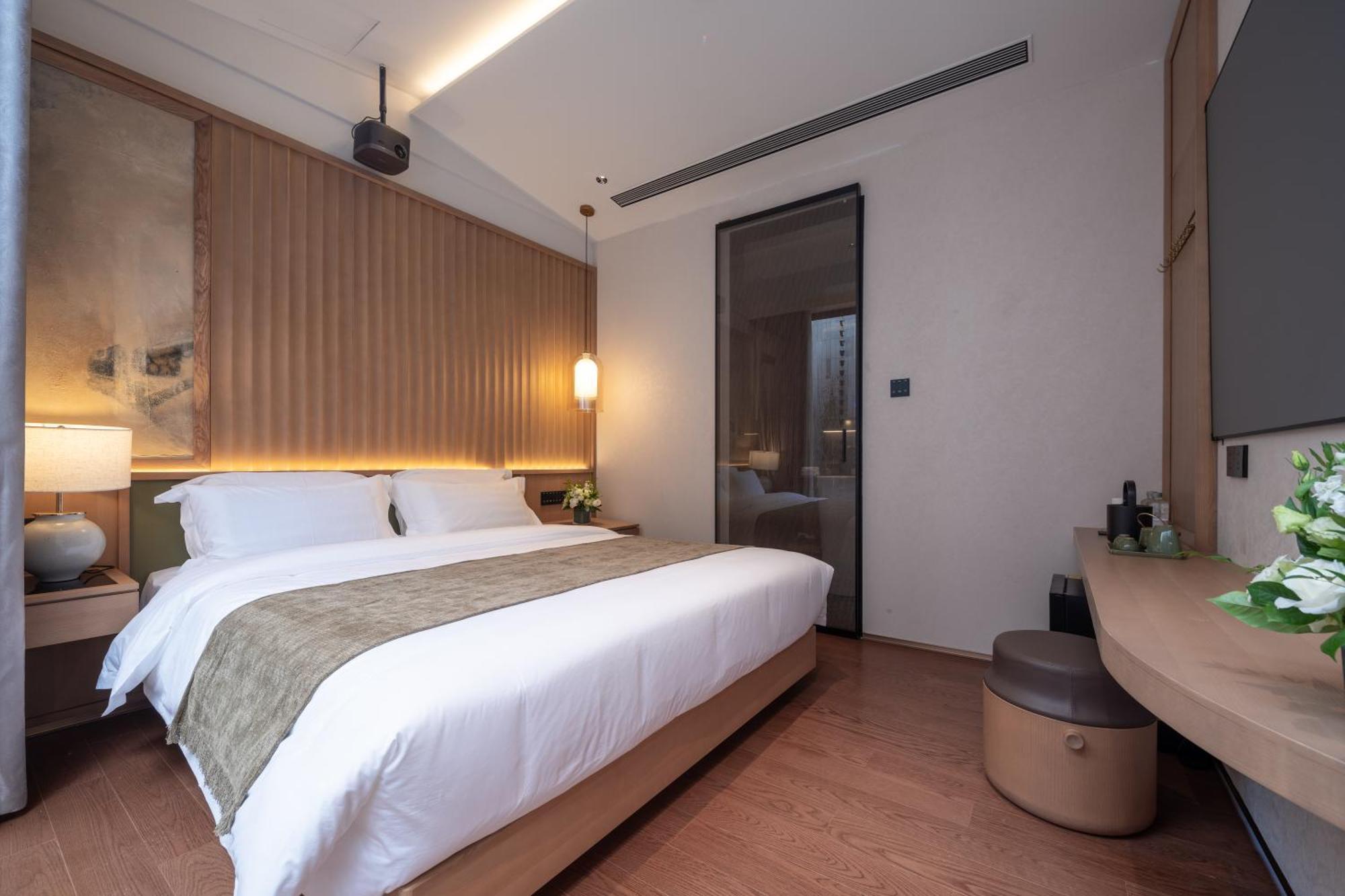 Happy Dragon Courtyard- Newly Renovated With French Windows, Near Tian'Anmen Forbidden City,Lama Temple And Heaven Temple, 3Minutes Walk From Subway,Fluent English Speaking With Tourist Sights Tickets Service ,Free Coffee &Laundry Service Beijing Exterior photo